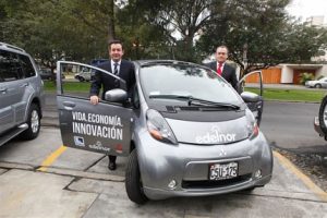 Mitsubishi entrega primer auto 100% electrico del Peru a Edelnor