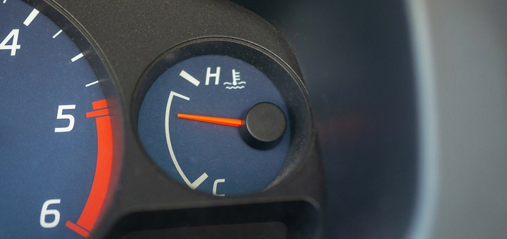 Por qué el termómetro de tu coche miente